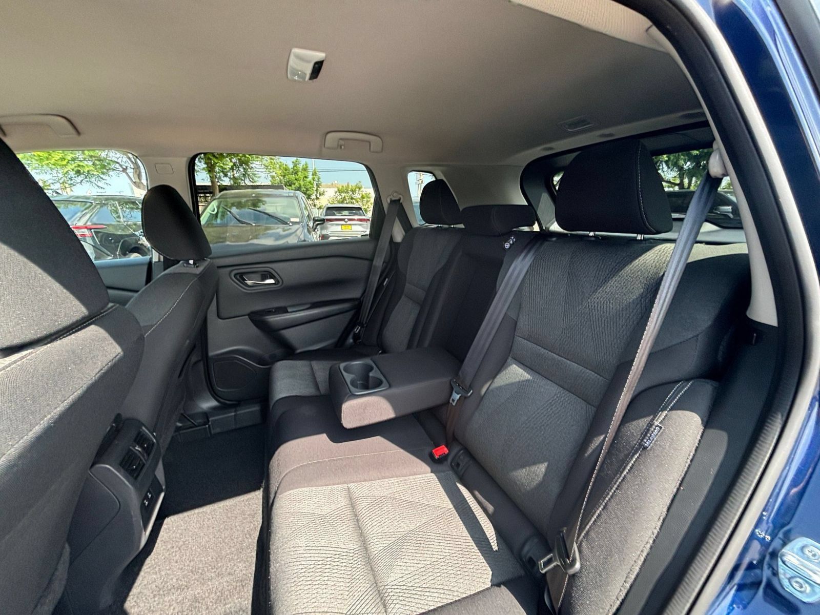 Used 2025 Nissan Rogue SV FWD image 27