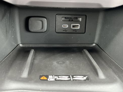 Used 2022 GMC Acadia AT4 w/ Technology Package image 7