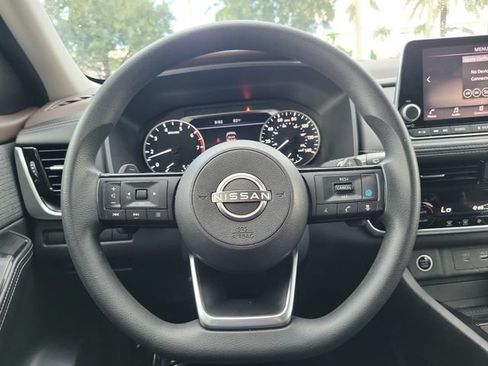 Used 2023 Nissan Rogue SV FWD image 14