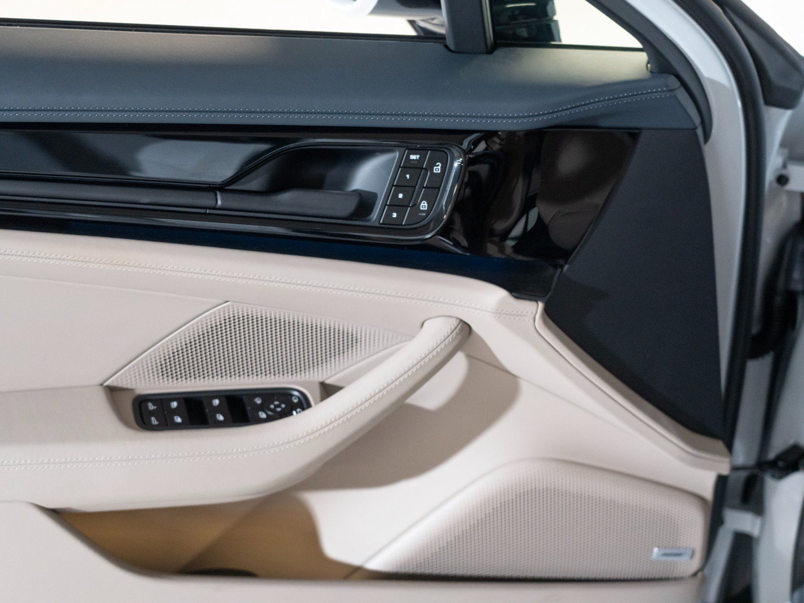 Certified 2026 Porsche Panamera RWD image 17
