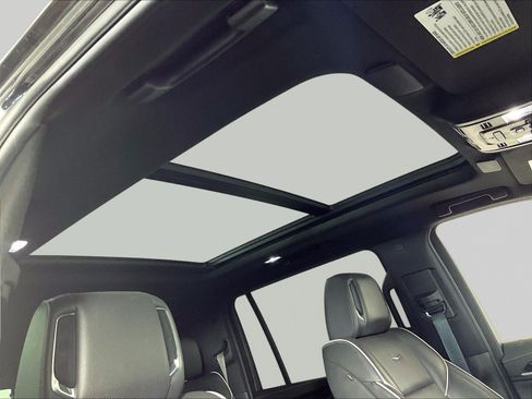 Used 2024 Cadillac Escalade ESV Sport AWD/4WD image 28