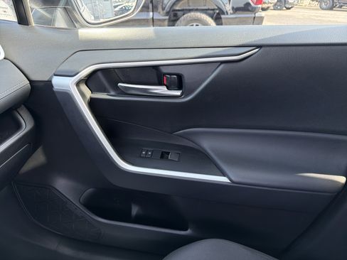 Used 2025 Toyota RAV4 XLE AWD/4WD image 24