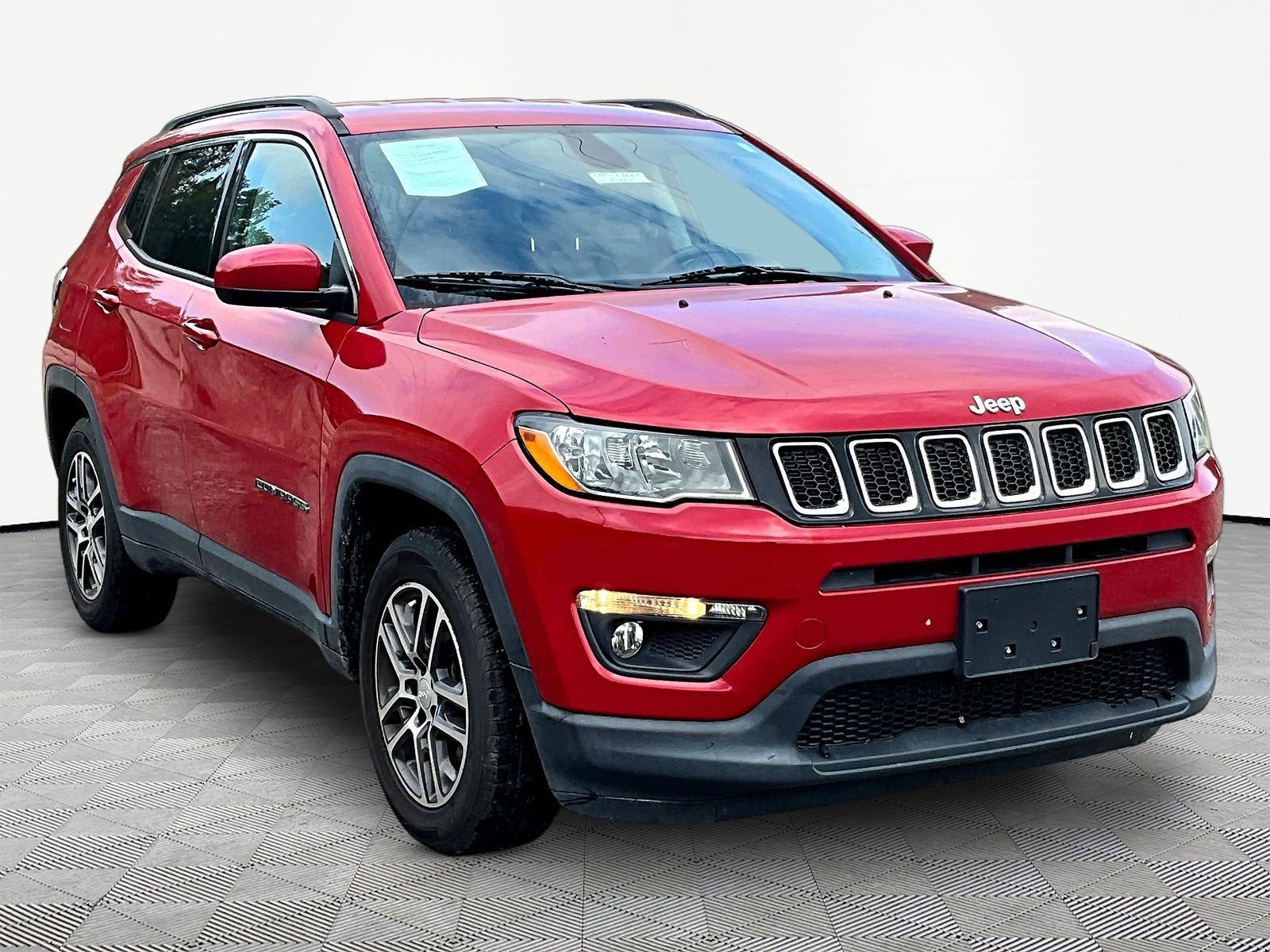 Used 2017 Jeep Compass Latitude w/ Popular Equipment Group FWD image 3
