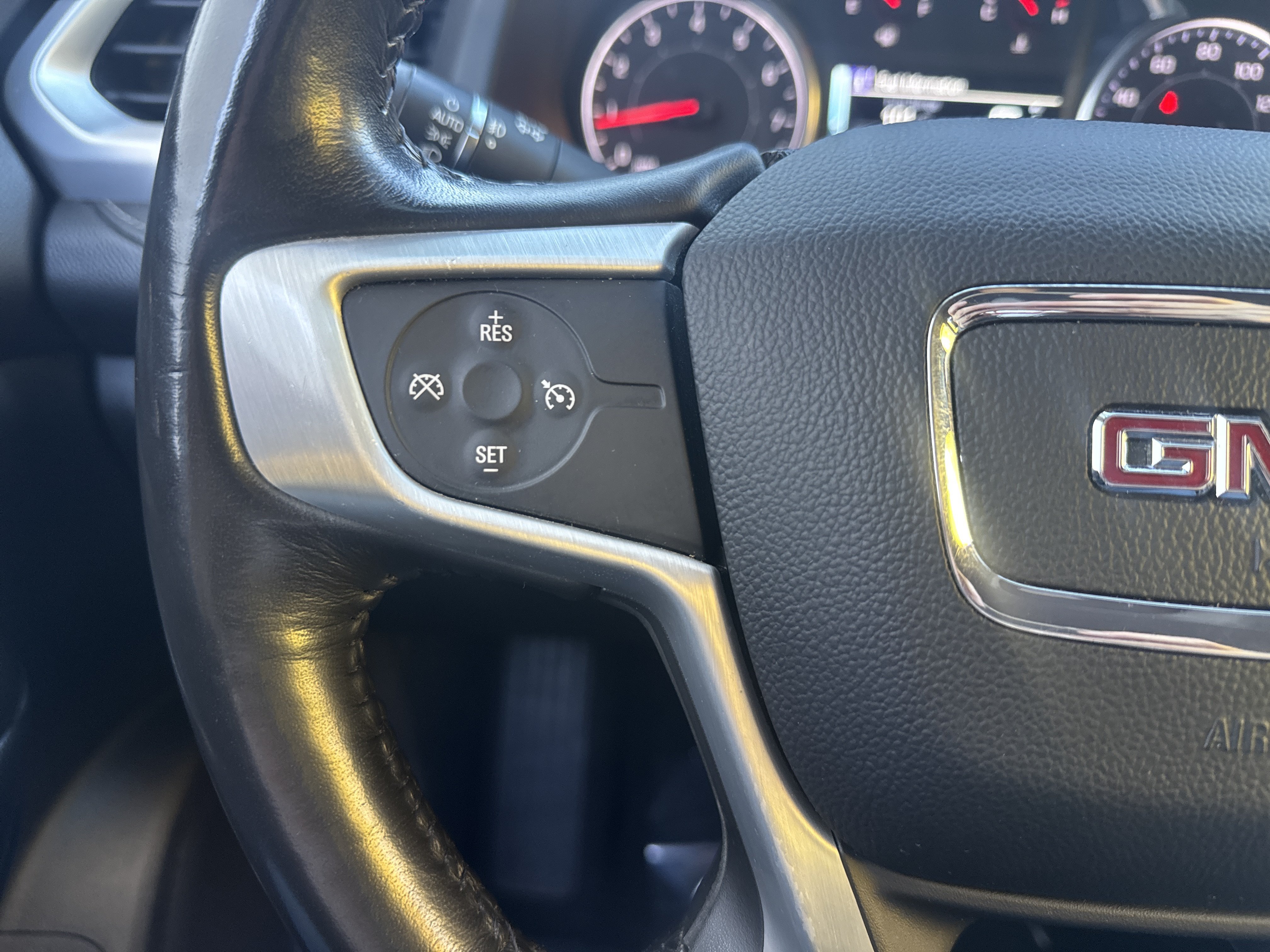 Used 2019 GMC Acadia SLT AWD/4WD image 25