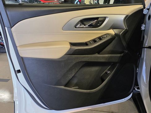 Used 2022 Chevrolet Traverse LT image 21