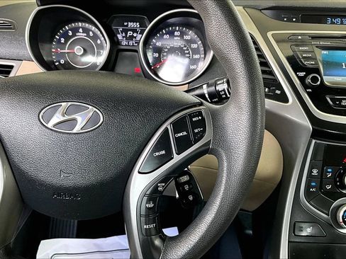 Used 2014 Hyundai Elantra SE w/ Option Group 02 FWD image 11