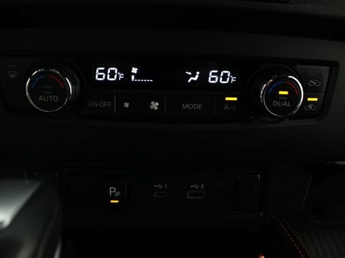 Used 2024 Nissan Frontier PRO-4X w/ Technology Package AWD/4WD image 6