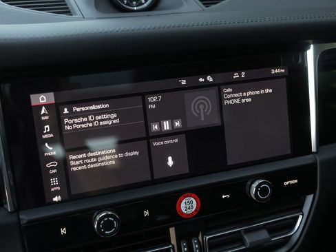 Certified 2025 Porsche Macan AWD/4WD image 24