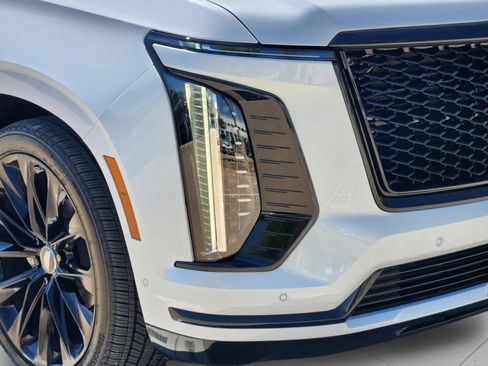 Used 2026 Cadillac Escalade ESV Platinum Sport w/ LPO, Floor Liner Package image 5