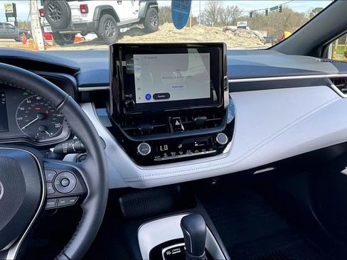 Used 2025 Toyota Corolla SE image 9