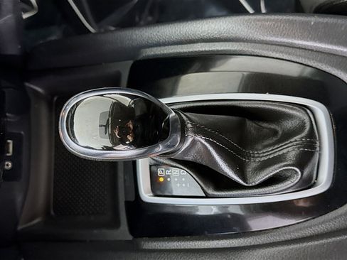 Used 2018 Nissan Rogue SV image 20