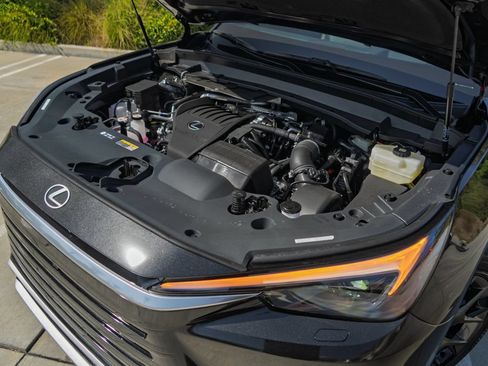 New 2026 Lexus TX 500h AWD image 5