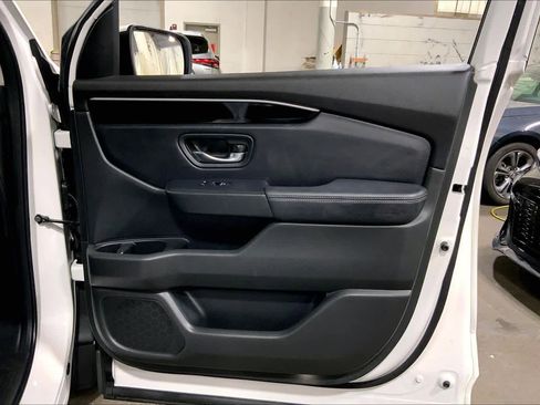 Used 2023 Honda Pilot Touring image 22