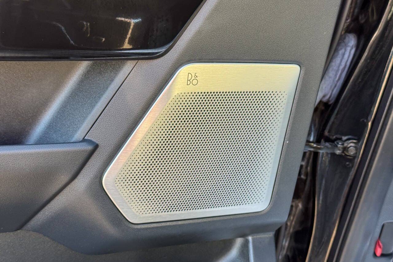 Used 2023 Ford F150 Lightning Platinum AWD/4WD image 35