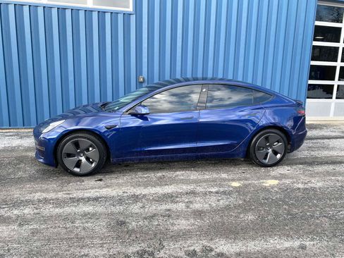 Used 2021 Tesla Model 3 Standard Range Plus image 12