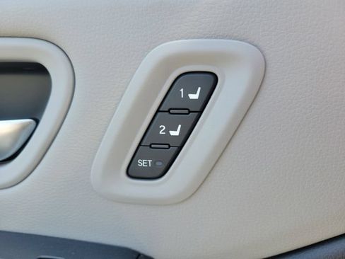 Certified 2025 Honda Pilot Touring image 23