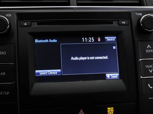 Used 2017 Toyota Camry LE FWD image 28
