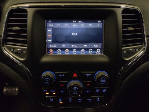 Used 2021 Jeep Grand Cherokee Laredo RWD image 25