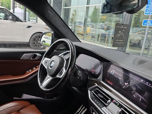 Used 2020 BMW X7 M50i w/ Luxury Seating Package AWD/4WD image 18