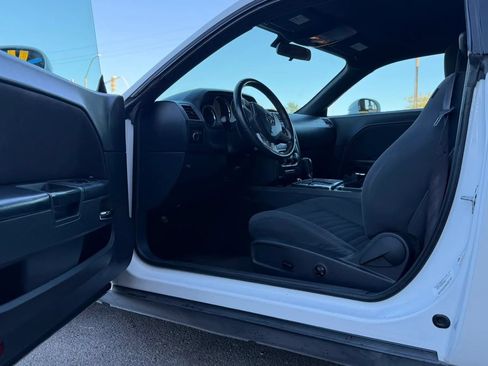 Used 2012 Dodge Challenger SXT RWD image 9
