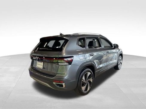 Used 2025 Volkswagen Taos SE image 7