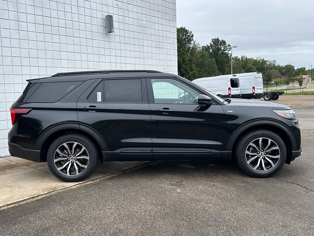 New 2027 Ford Explorer ST-Line AWD/4WD image 4