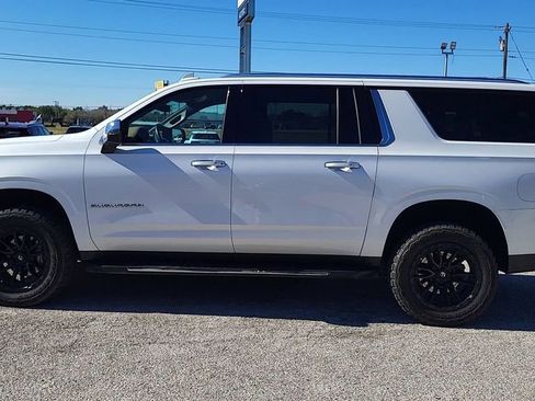 Used 2024 Chevrolet Suburban Premier image 5