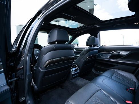 Used 2021 BMW 740i w/ M Sport Package RWD image 46