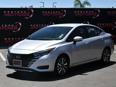 Used 2025 Nissan Versa SV FWD image 3
