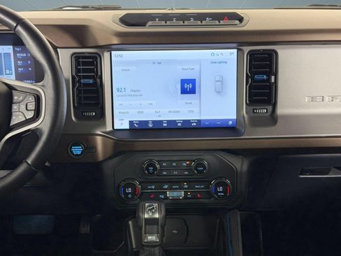 Used 2023 Ford Bronco Outer Banks w/ Sasquatch Package AWD/4WD image 18