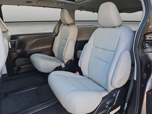 Used 2020 Toyota Sienna Limited AWD/4WD image 40