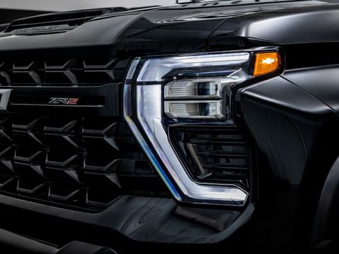 Used 2024 Chevrolet Silverado 2500 ZR2 w/ Technology Package image 14