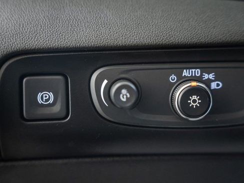 Used 2020 Buick Enclave Essence image 42