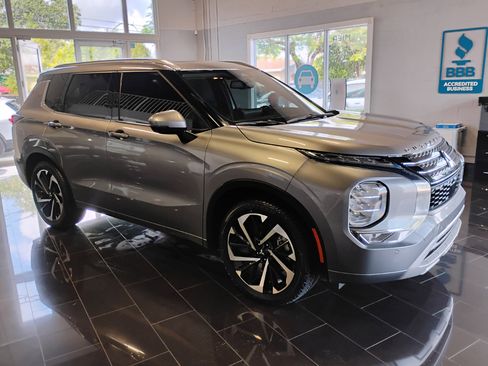 Used 2023 Mitsubishi Outlander SEL image 55