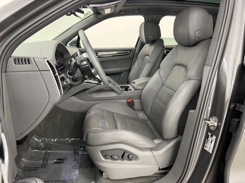 Certified 2023 Porsche Cayenne AWD/4WD image 5