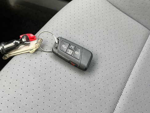 Used 2025 Volkswagen Jetta SE image 22