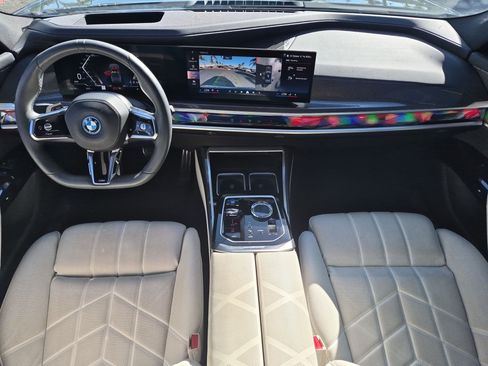 Used 2024 BMW i7 xDrive60 AWD/4WD image 29