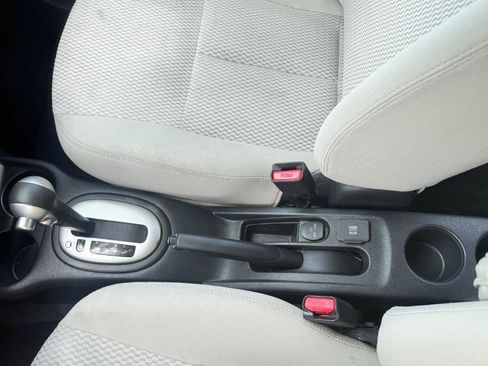 Used 2015 Nissan Versa Note SV FWD image 10