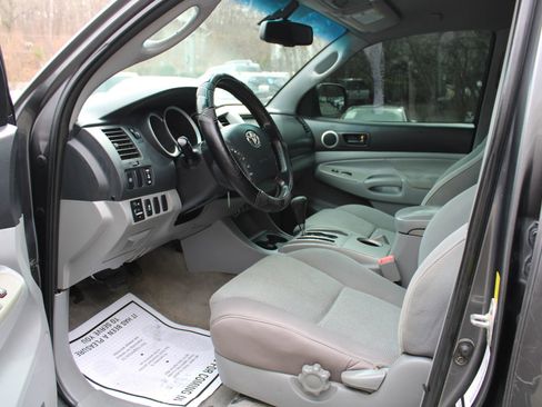 Used 2011 Toyota Tacoma PreRunner w/ TRD Sport Pkg w/JBL Audio image 18