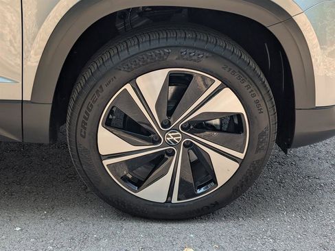 Certified 2024 Volkswagen Taos SE w/ Panoramic Sunroof Package image 7