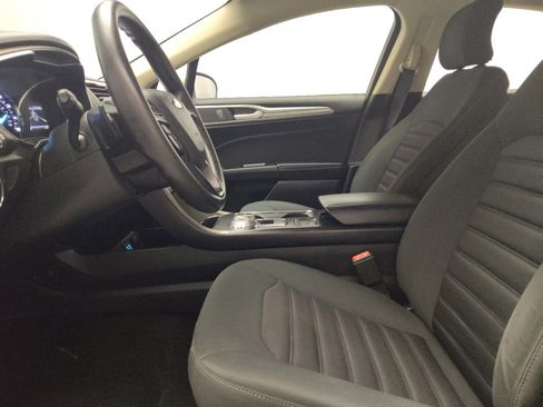 Used 2019 Ford Fusion SE FWD image 17