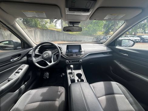 Used 2025 Nissan Altima 2.5 SV FWD image 33