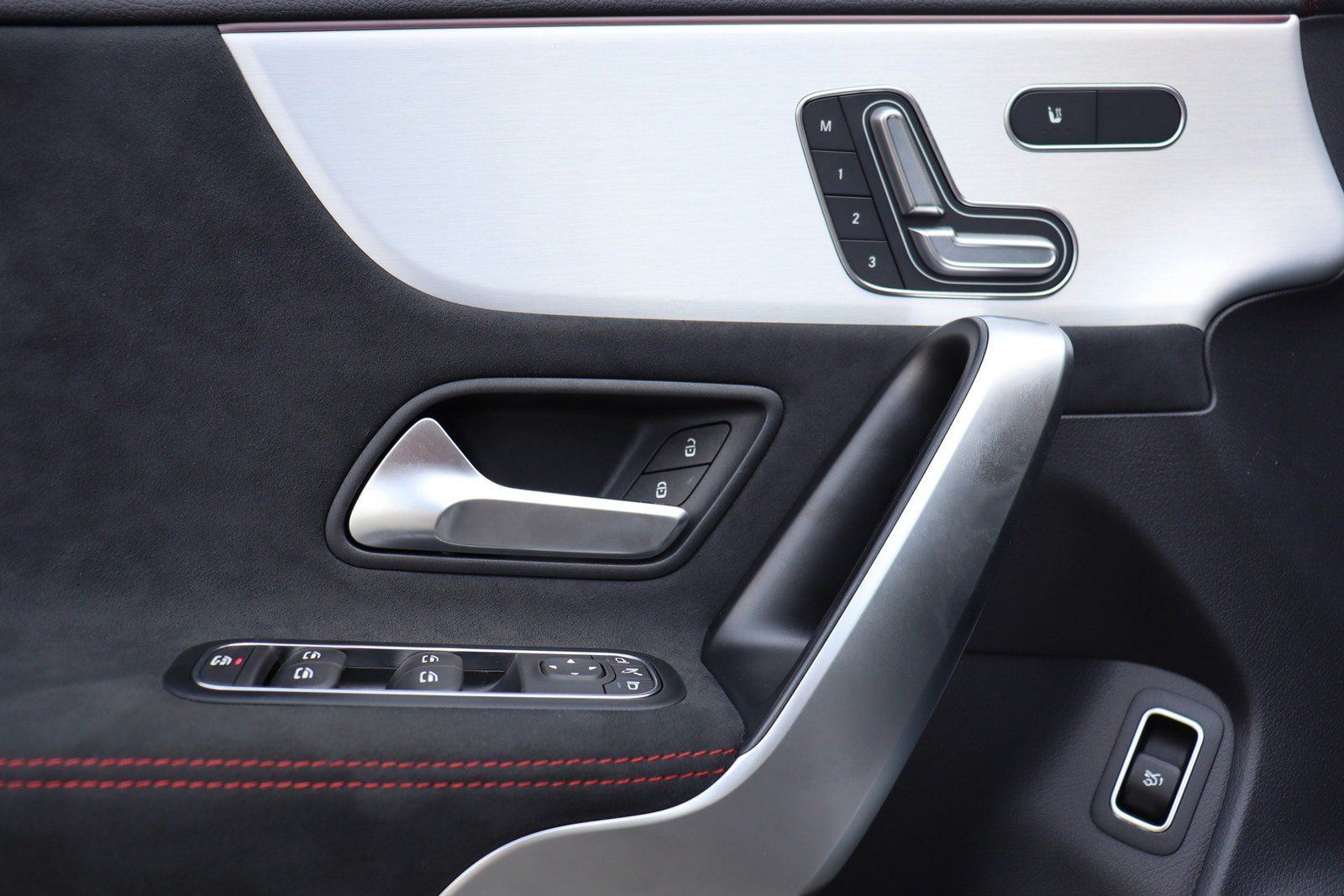 Used 2025 Mercedes-Benz CLA 35 AMG 4MATIC image 38
