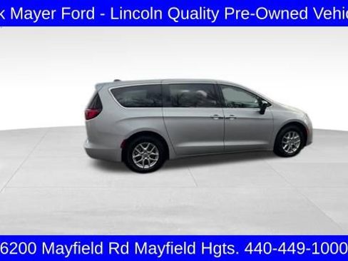 Used 2024 Chrysler Voyager LX image 34