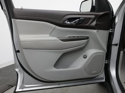 Used 2019 GMC Acadia SLT w/ LPO, Cargo Package FWD image 14