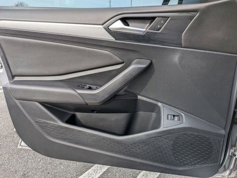 Used 2020 Volkswagen Jetta SE w/ SE Cold Weather Package image 9