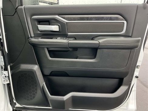 Used 2024 RAM 3500 Big Horn image 27