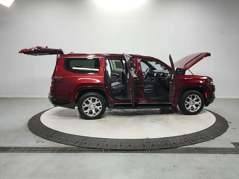 Used 2022 Jeep Wagoneer Series II RWD image 16