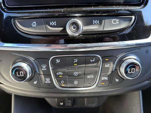 Used 2023 Chevrolet Traverse RS AWD/4WD image 22