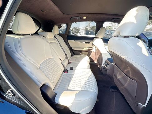Used 2019 INFINITI QX50 Essential w/ Sensory Package image 30
